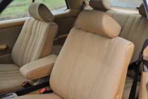 Image 28/33 of Mercedes-Benz 230 CE (1985)