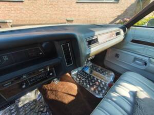 Image 8/13 of Chevrolet Caprice Estate (1973)