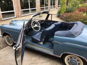 Image 27/32 of Mercedes-Benz 220 S Cabriolet (1958)