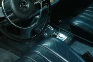 Image 25/50 of Mercedes-Benz 280 SE 3,5 (1970)