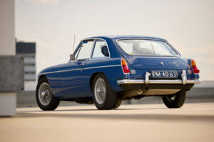 Image 2/100 de MG MGC GT (1970)