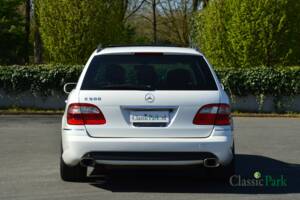 Image 4/50 of Mercedes-Benz E 500 T (2004)