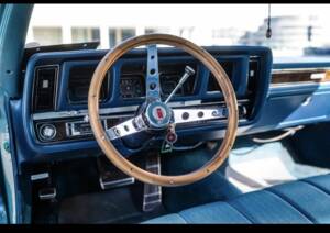 Image 2/7 of Oldsmobile Delta 88 Holiday (1968)
