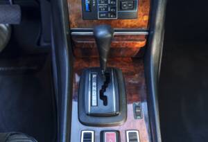 Image 18/26 of Mercedes-Benz 380 SLC (1981)