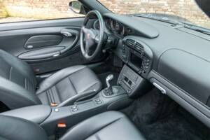 Image 17/50 of Porsche 911 Carrera 4S (2003)