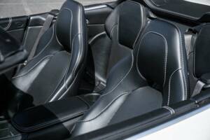 Image 17/50 of Aston Martin Vanquish Volante (2014)