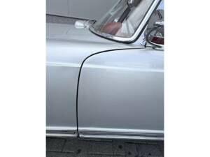Image 25/50 of Mercedes-Benz 230 SL (1966)