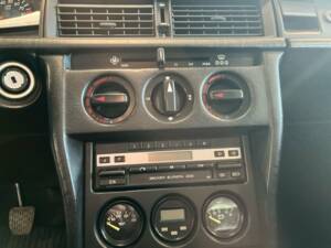 Bild 19/22 von Mercedes-Benz 190 E 2.5-16 (1990)