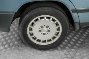 Bild 28/50 von Mercedes-Benz 230 E (1985)