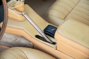 Image 25/78 de Jaguar E-Type (1969)