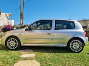Immagine 2/5 di Renault Clio II 2.0 16V Sport (2004)