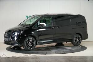 Image 28/35 of Mercedes-Benz V 300 d 4MATIC (2025)