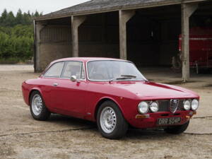 Image 1/49 of Alfa Romeo Giulia 1600 GT Junior (1976)