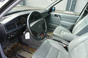 Immagine 33/47 di Mercedes-Benz 190 E 2.3 (1992)