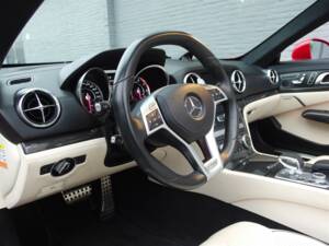 Image 41/99 of Mercedes-Benz SL 63 AMG (2012)