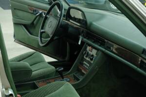 Bild 25/50 von Mercedes-Benz 300 SEL (1986)