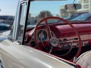 Immagine 13/17 di Ford Fairlane 500 Club Victoria (1956)