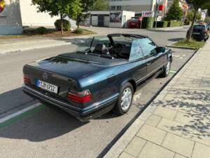 Bild 5/14 von Mercedes-Benz E 220 (1996)