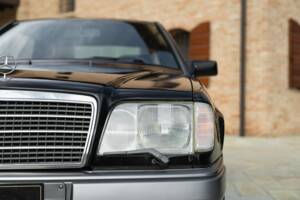 Bild 14/48 von Mercedes-Benz 200 CE (1990)