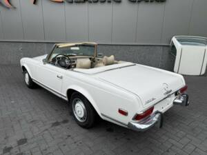 Image 16/50 of Mercedes-Benz 280 SL (1969)