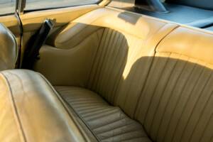 Immagine 31/36 di Aston Martin DB 6 Mk II (1970)