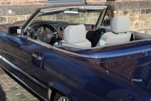 Image 8/43 of Mercedes-Benz 300 SL (1989)