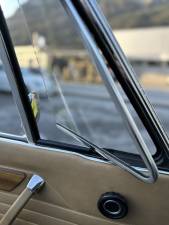 Image 21/39 de BMW 2002 (1974)