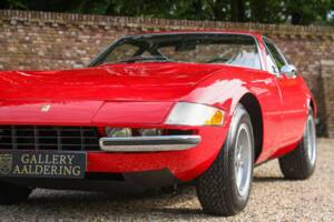 Afbeelding 44/50 van Ferrari 365 GTB/4 Daytona (1973)