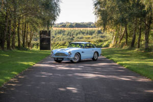 Image 2/56 de Aston Martin DB 4 (1958)