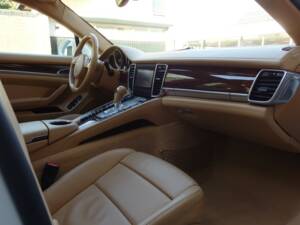 Bild 49/99 von Porsche Panamera Turbo (2009)