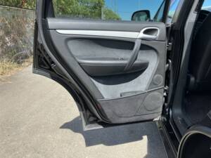 Immagine 26/40 di Porsche Cayenne GTS (2008)
