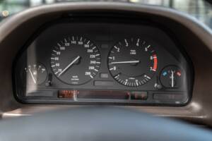 Image 15/36 of BMW 750iL (1989)