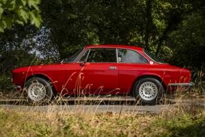 Image 6/12 de Alfa Romeo 2000 GT Veloce (1974)