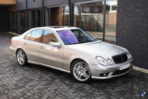 Image 8/84 of Mercedes-Benz E 55 AMG (2002)