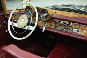 Image 44/50 of Mercedes-Benz 220 SE b (1963)