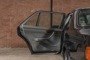 Image 34/50 of Mercedes-Benz 500 SEL (1988)