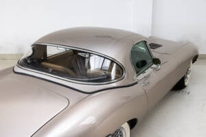 Image 29/35 de Jaguar E-Type (1968)