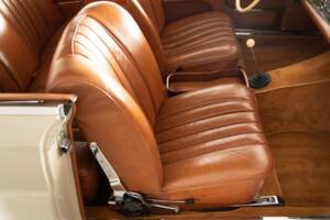 Bild 35/44 von Mercedes-Benz 220 SE b (1964)