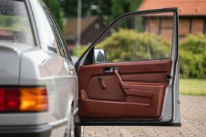 Bild 47/62 von Mercedes-Benz 190 E (1983)