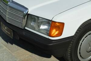 Afbeelding 13/44 van Mercedes-Benz 190 E (1987)