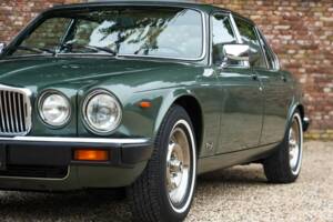 Image 33/50 of Jaguar XJ 6 4.2 (1985)