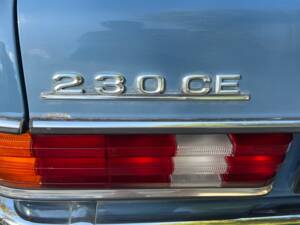 Immagine 35/38 di Mercedes-Benz 230 CE (1983)