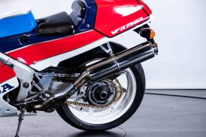 Bild 19/48 von Honda DUMMY (1988)