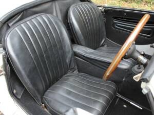 Image 9/15 of MG MGA 1500 (1958)