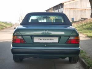 Bild 28/30 von Mercedes-Benz 300 CE-24 (1992)