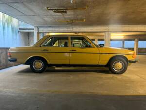 Image 4/139 of Mercedes-Benz 240 D (1978)