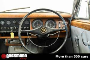 Image 13/15 of Daimler V8-250 (1969)