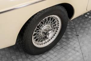 Image 41/50 of MG MGB (1964)