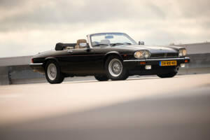 Image 32/37 de Jaguar XJ-S Convertible (1989)