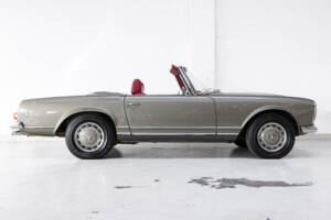 Image 4/24 of Mercedes-Benz 280 SL (1968)